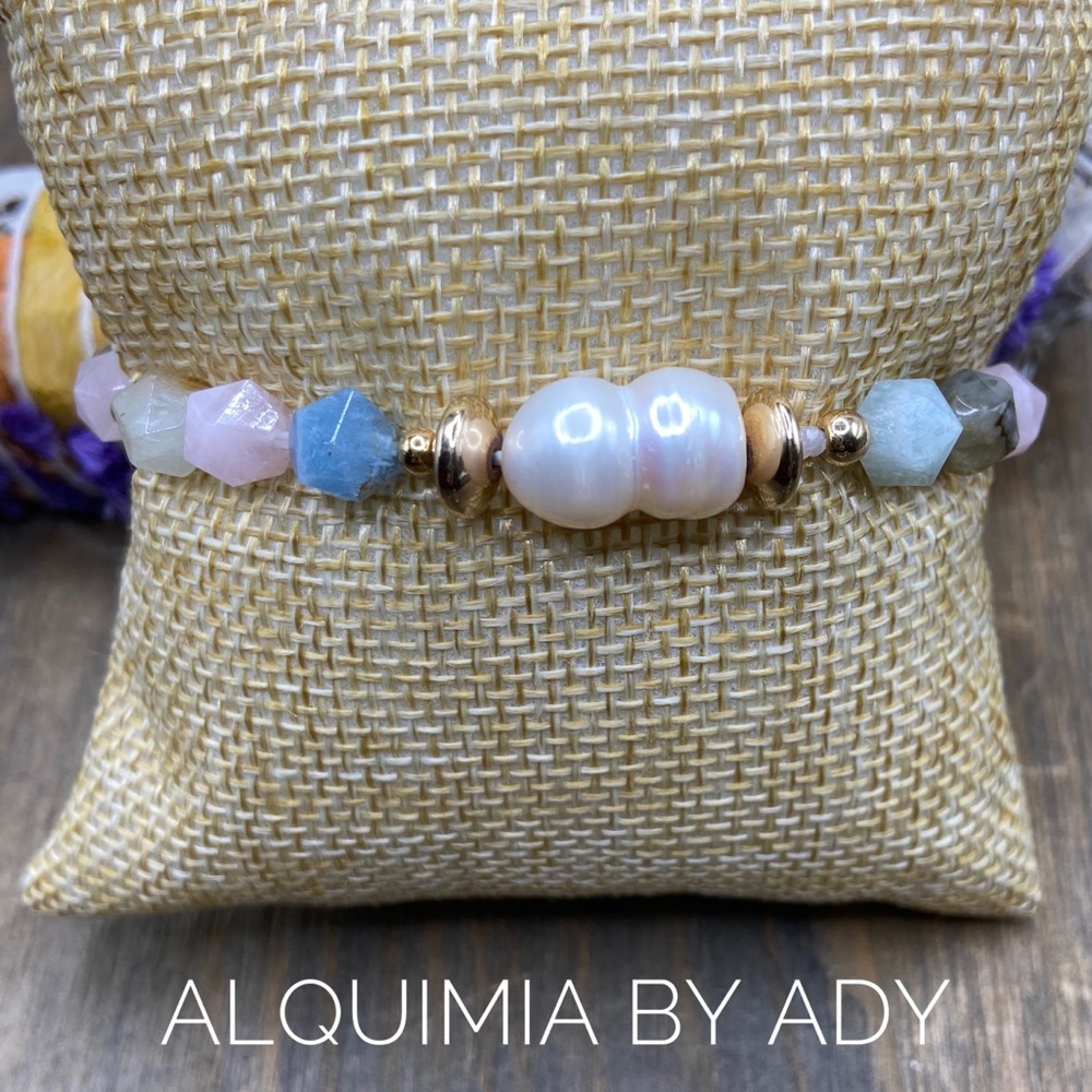 Alquimia Aragonite and big freshwater pearl hand made statement beaded bracelet - Picture 3 of 5